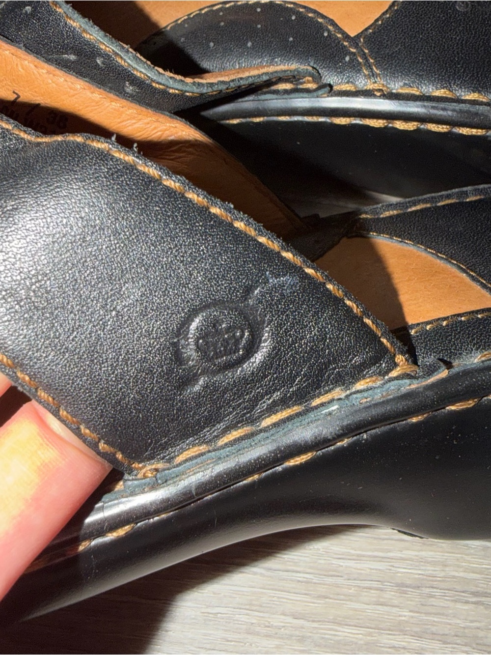 Born Black Leather upper crossover slip on Slide Sandals 7 - Picture 9 of 11